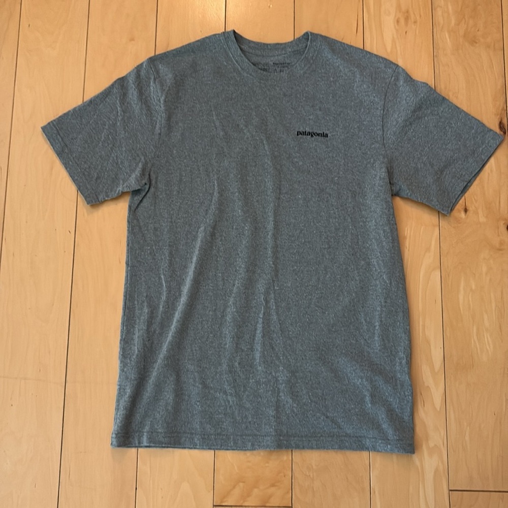 PATAGONIA Responsible-tee Logo P-6
Men’s Medium - Picture 2 of 5